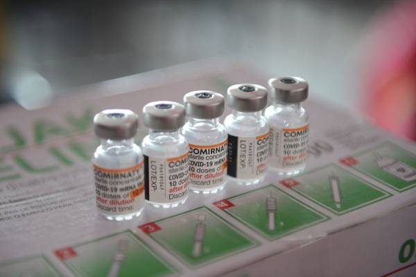 Featured image for post: Fact Check: Did 44 Percent of Pregnant Women in a COVID Vaccine Trial Miscarry?