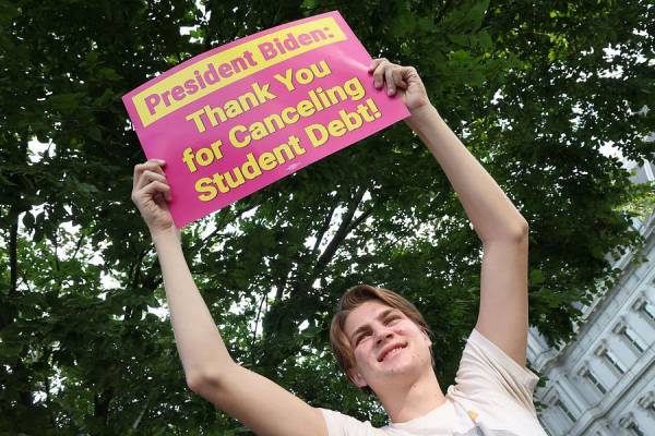 Featured image for post: The Student Loan Bailout Is Terrible Policy. The GOP Response Has Been Weak.