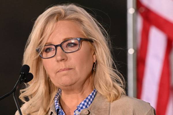 Featured image for post: The Morning Dispatch: A Conversation With Liz Cheney