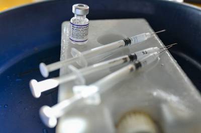 Fact Check: COVID Vaccines Don’t Result in Male Infertility