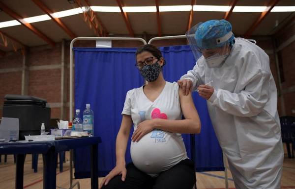 Featured image for post: Fact Check: Does Pfizer Say Its COVID-19 Vaccine Is Unsafe for Pregnant Women?