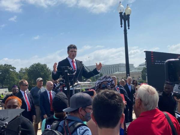 Staff Disputes, Fiery Allegations Mire Joe Kent's Congressional Campaign