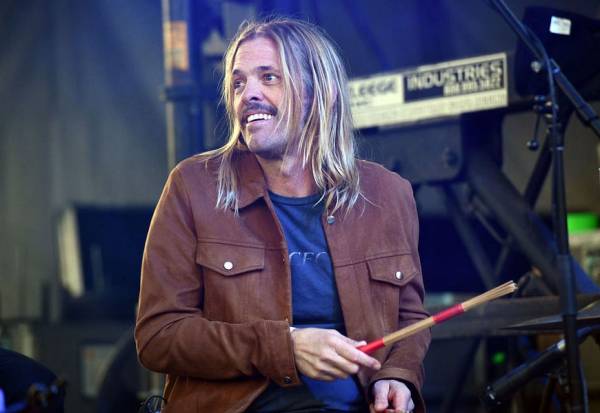 Featured image for post: Fact Check: No Evidence To Suggest Foo Fighters Drummer Died of Vaccine