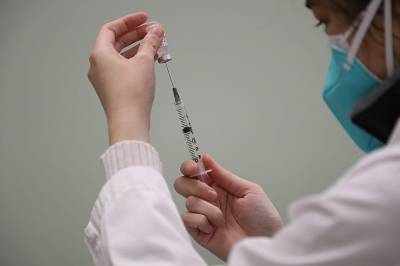 Will Those Who Get Vaccinated Against COVID-19 Be Injected With a Microchip?