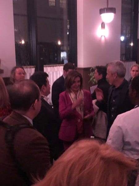 Does a Photo Show Nancy Pelosi Ignoring Social Distancing Guidelines?