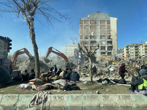 Featured image for post: Picking Through Turkey’s Rubble