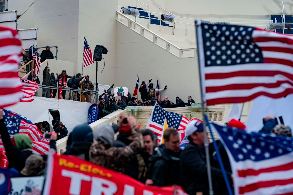 People clash with the U.S. Capitol police on January 6, 2021. (Photo by ALEX EDELMAN/AFP via Getty Images)