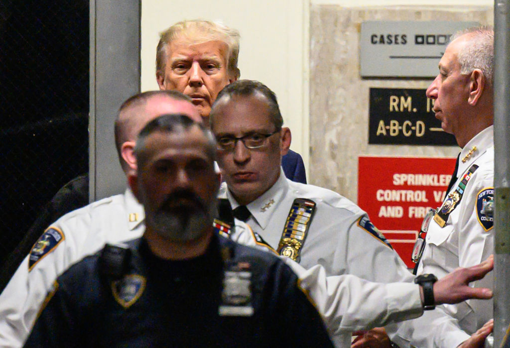 TOPSHOT-US-POLITICS-TRUMP-INDICTMENT