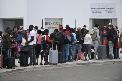 Migrants at Tijuana-San Diego border as Title 42 ends