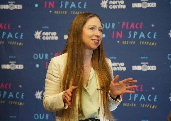Featured image for post: Fact Check: Chelsea Clinton Has Not Advocated “Force-Jabbing” Unvaccinated Children