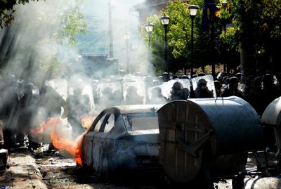 TOPSHOT-KOSOVO-SERBS-POLICE-RIOT-ELECTION