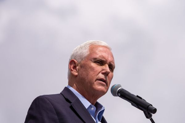 Featured image for post: Fact-Check: Did Mike Pence ‘Accidentally Admit’ He Had the Authority to Overturn the 2020 Election?