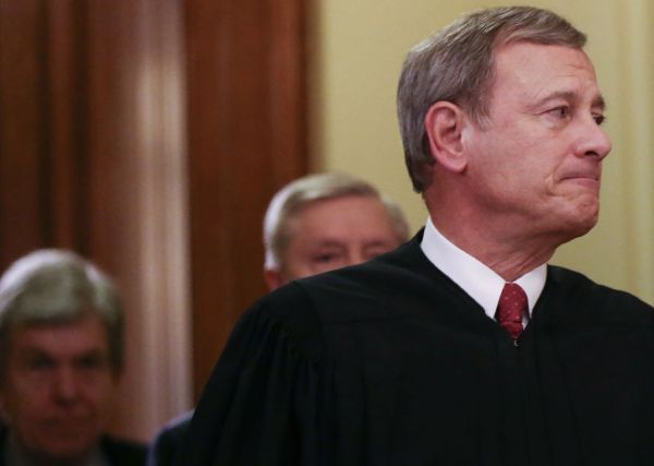 Featured image for post: The Roberts Court at the Crossroads