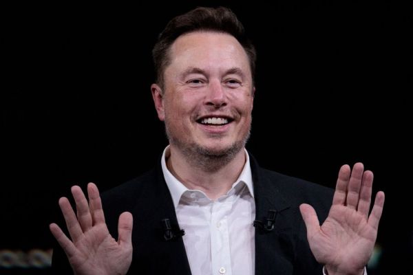 Featured image for post: Elon Musk Says He’ll ‘Fund Your Legal Bill.’ Should He?