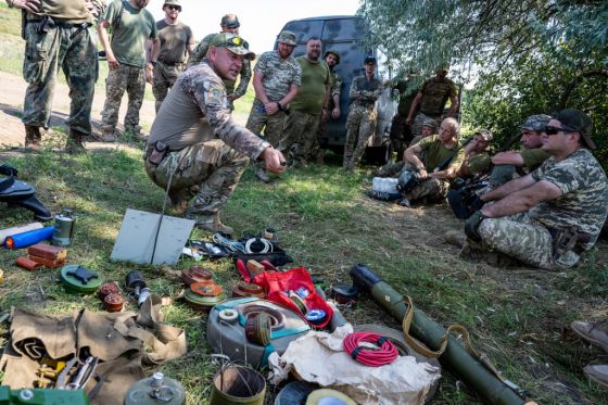 Ukrainian soldiers receive training near the Zaporizhzhia region of southeastern Ukraine on August 2, 2023. (Photo by Scott Peterson/Getty Images)