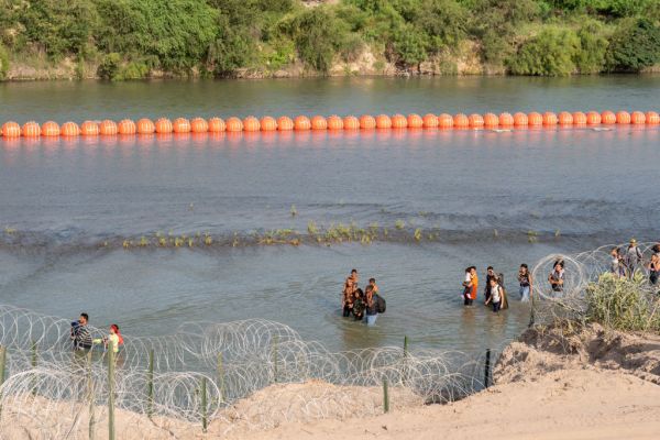 Featured image for post: Texas’ Rio Grande Buoy Barrier Battle, Explained