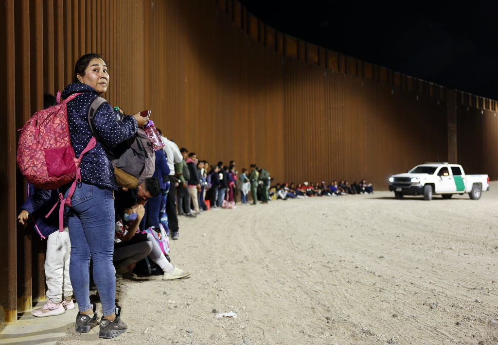 Immigrants seeking asylum are processed by U.S. Border Patrol agents after crossing into Arizona from Mexico. (Photo by Mario Tama/Getty Images)