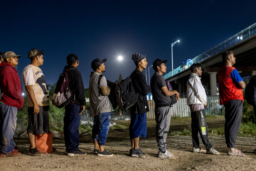 Surge In Migration Overwhelms Texas Border City Of Eagle Pass