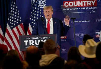 SIOUX CENTER, IOWA – January 5: Republican presidential candida