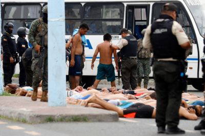 ECUADOR-POLICE-GANGS-ARREST