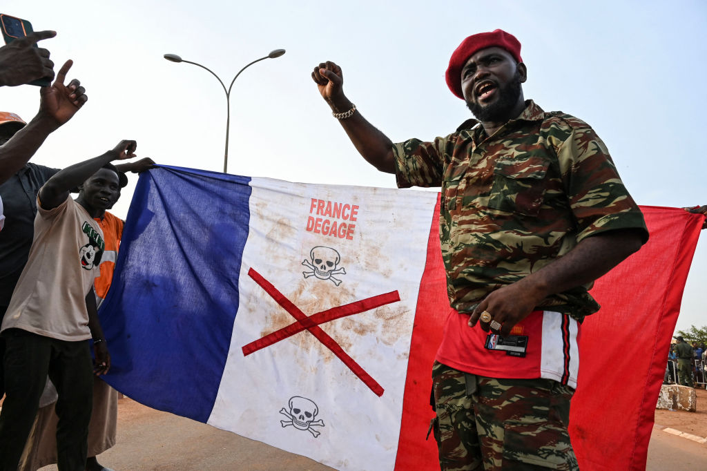 TOPSHOT-NIGER-COUP-DEMO
