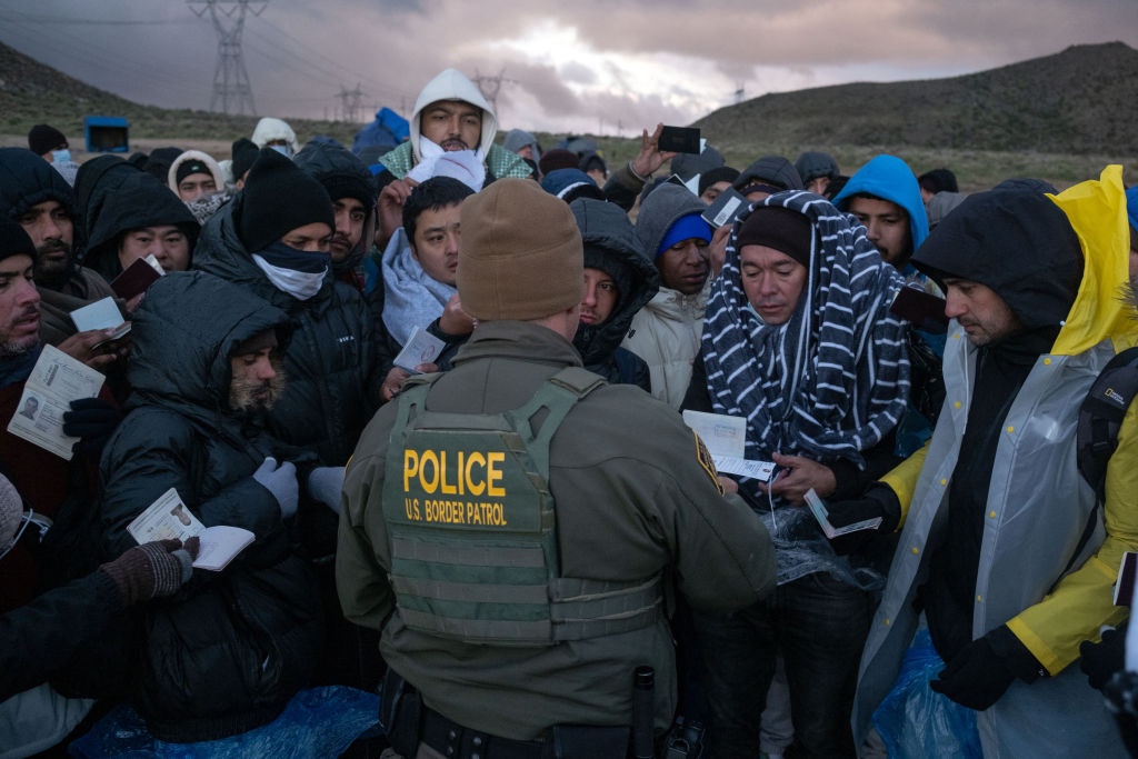 TOPSHOT-US-MEXICO-MIGRATION-BORDER-MIGRANTS