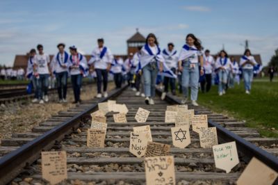 TOPSHOT-POLAND-GERMANY-HISTORY-WWII-JEWS-HOLOCAUST-MARCH OF THE LIVING