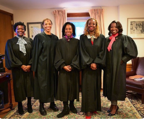 Featured image for post: Misleading Photo Suggests Trump Would Face an All-Black, All-Female Panel of Judges on Appeal