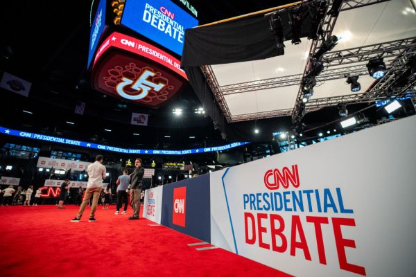 Featured image for post: CNN Debunks Claim That It Will Deploy a 1- or 2-Minute Delay During Its Debate
