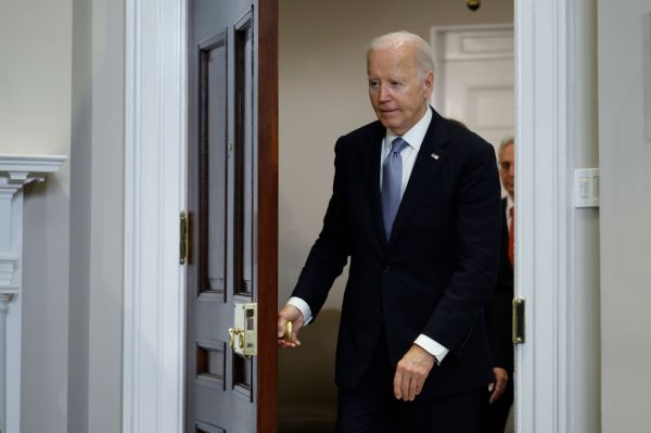 Featured image for post: The Media Does to Biden What It Couldn’t Do to Trump