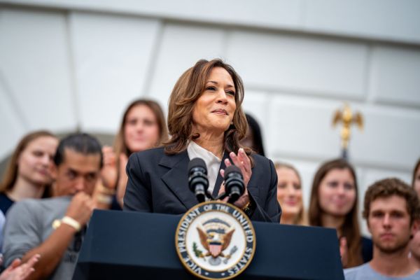 Featured image for post: Claims That Kamala Harris Is Ineligible to Be President Are False