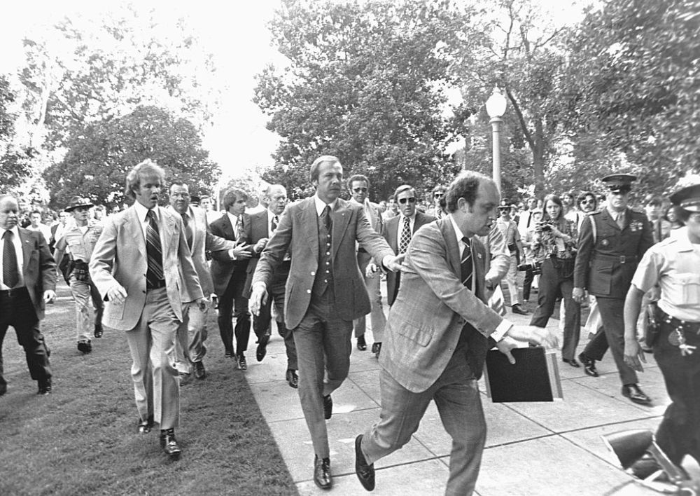 Secret Service Protecting President Ford