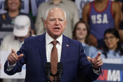 Presidential Democratic Candidate Kamala Harris Holds Rally In  Arizona With Vice Presidential Candidate Tim Walz