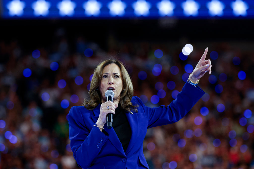 TOPSHOT-US-VOTE-POLITICS-HARRIS-WALZ