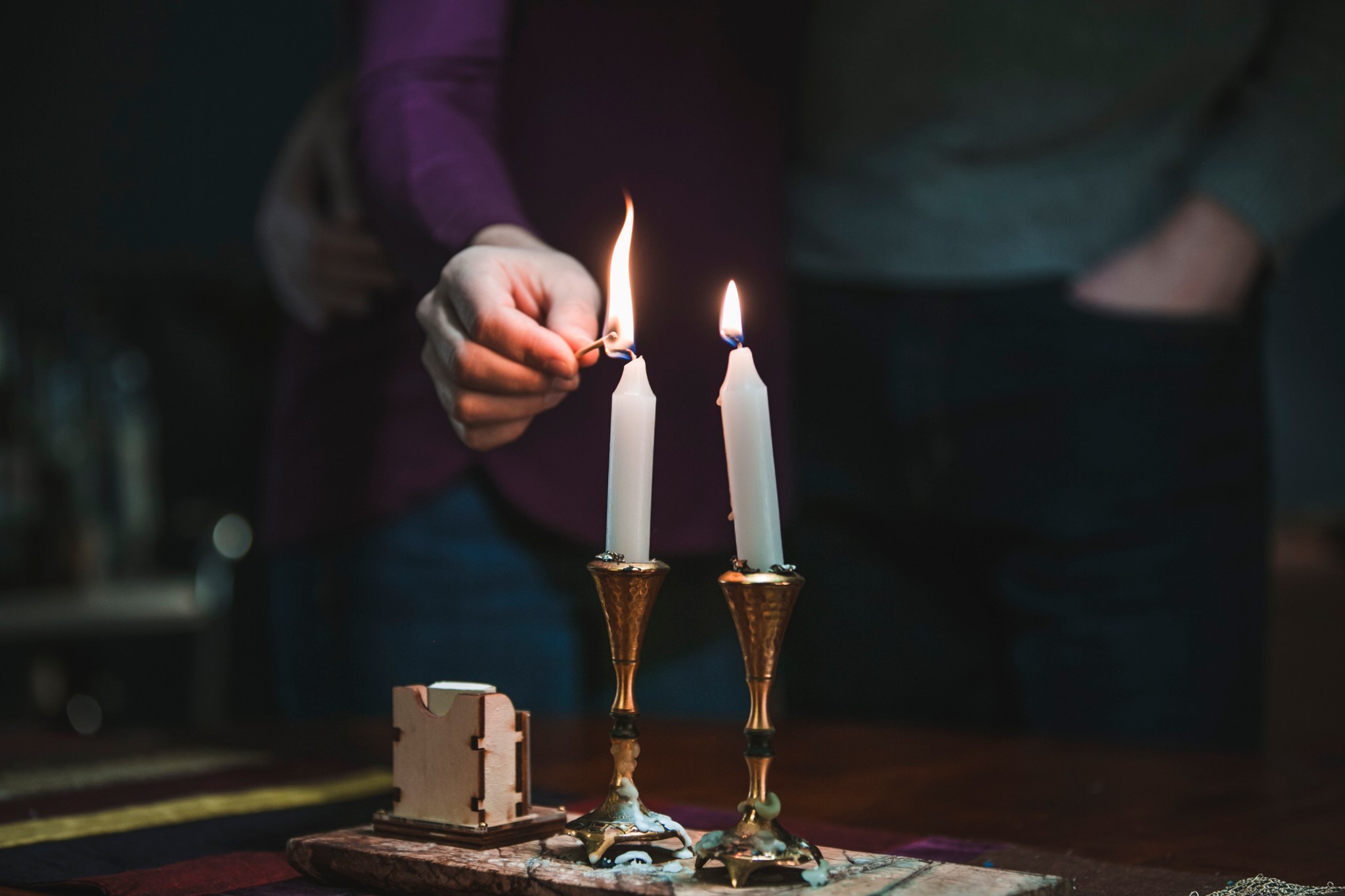 A woman lights Shabbat candles. (Image by Getty Images)