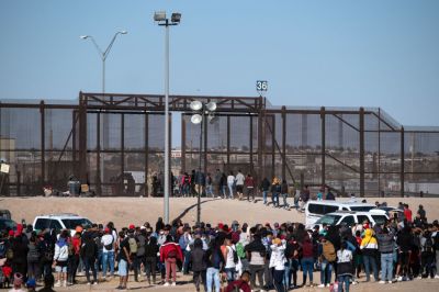 TOPSHOT-MEXICO-US-MIGRATION-BORDER