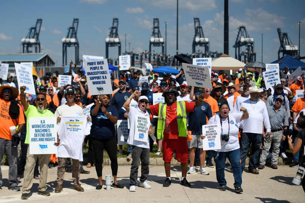 TOPSHOT-US-LOGISTICS-TRADE-STRIKE-PORT