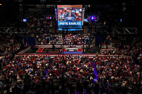 Featured image for post: At Pennsylvania Rally, Team Trump Pushes Early Voting