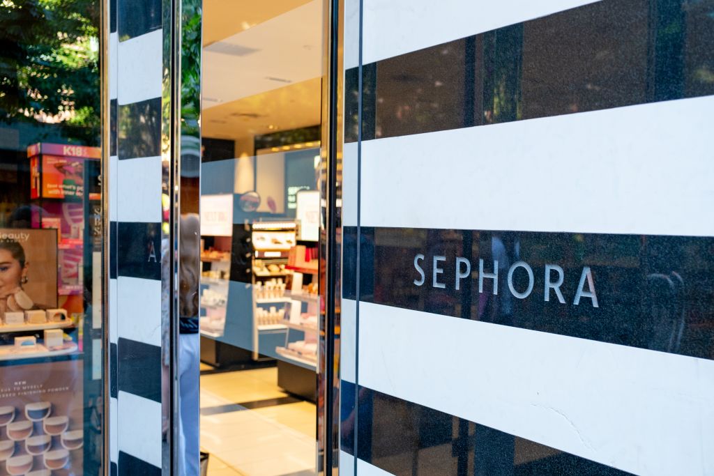 No, Sephora Did Not Donate to Donald Trump’s Campaign Alex Demas No, Sephora Did Not Donate to Donald Trump’s Campaign Alex Demas