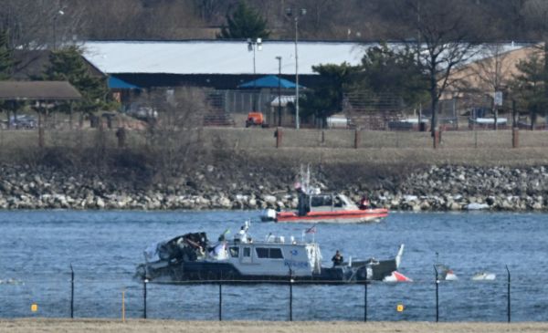 Featured image for post: Internet Users Misidentify Pilot of Helicopter in Reagan Airport Collision