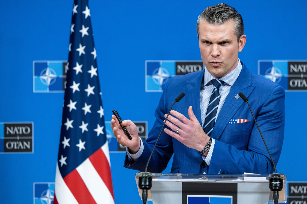 Featured image for post: Assessing Claims That Pete Hegseth Was Drinking at a Press Conference