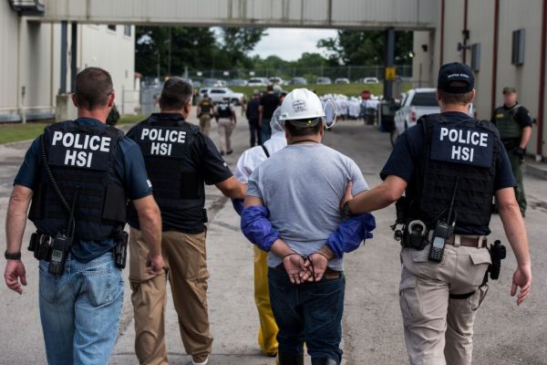 Featured image for post: Photo Purporting to Show ICE Detaining a Trump Supporter Is Altered