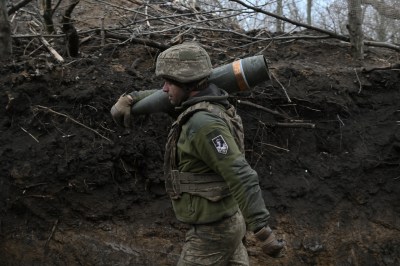 TOPSHOT-UKRAINE-RUSSIA-FRANCE-CONFLICT-WAR