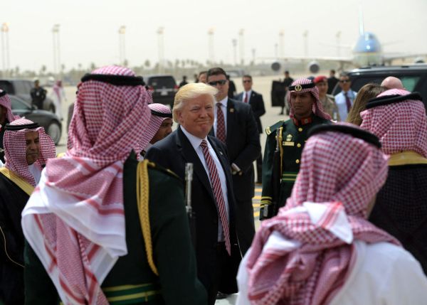 Featured image for post: Trump’s High-Stakes Gulf Tour