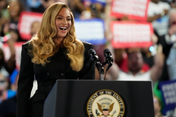 Featured image for post: No, Beyonce Was Not Paid $11 Million to Endorse Kamala Harris