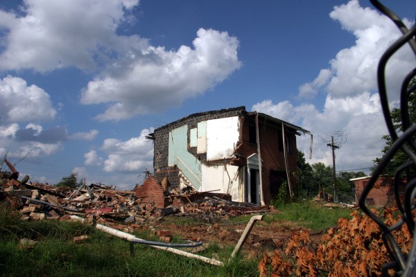 SLUG-EAST CAPITOL–DATE-7/11/2003–LOCATION-East Capitol Dwe